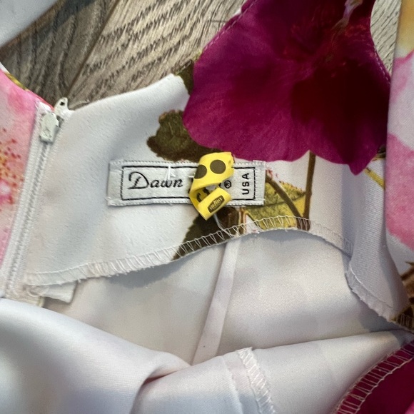 Floral Sleeveless Dress - Picture 2 of 3